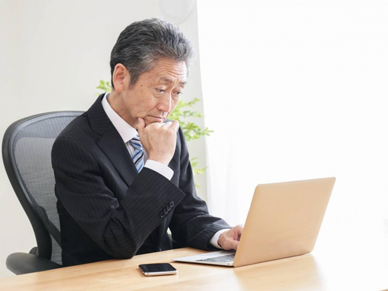 金錢「稍微不夠用」的狀態最幸福！49歲辭掉總編輯，到新創公司當「最老菜鳥」給我的人生啟示