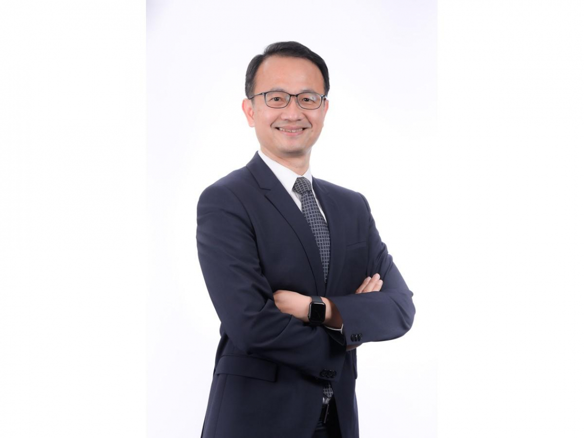 成為腳跨兩條船的AI應用行家