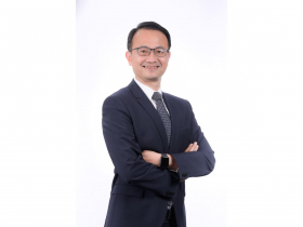 成為腳跨兩條船的AI應用行家