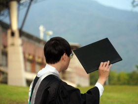 最新全球最佳大學排名！「1私校」輾壓清大陽明交大，輸台大多少？畢業起薪6.6萬、最賺4科系出爐