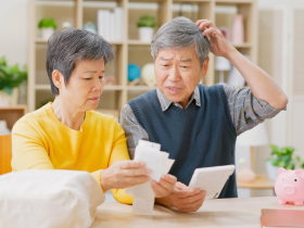 66歲退休夫妻月領5萬年金差點破產！兒子暑假「帶孫回來啃爺奶」...金援成年子女前該想清楚的事
