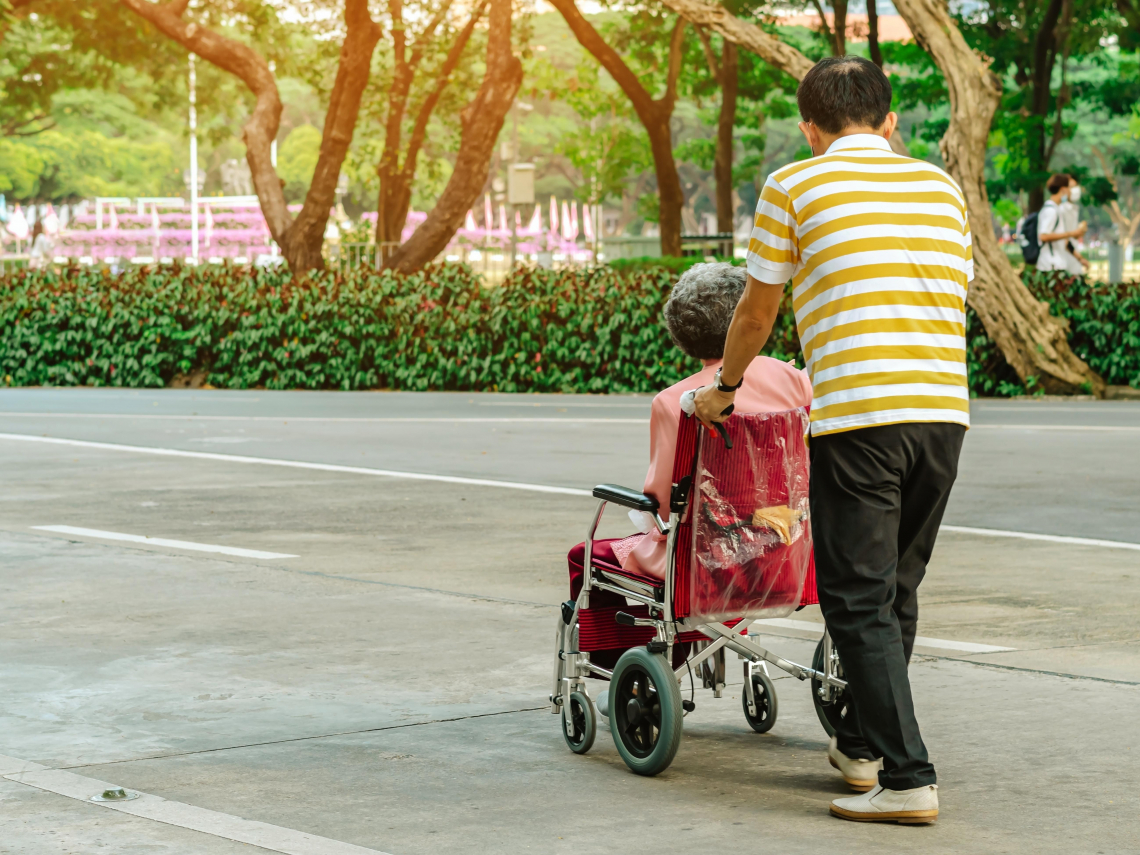 長照減稅最新版｜顧長輩「特別扣除額12萬→18萬」！何時上路、哪些人適用、是否排富一次看