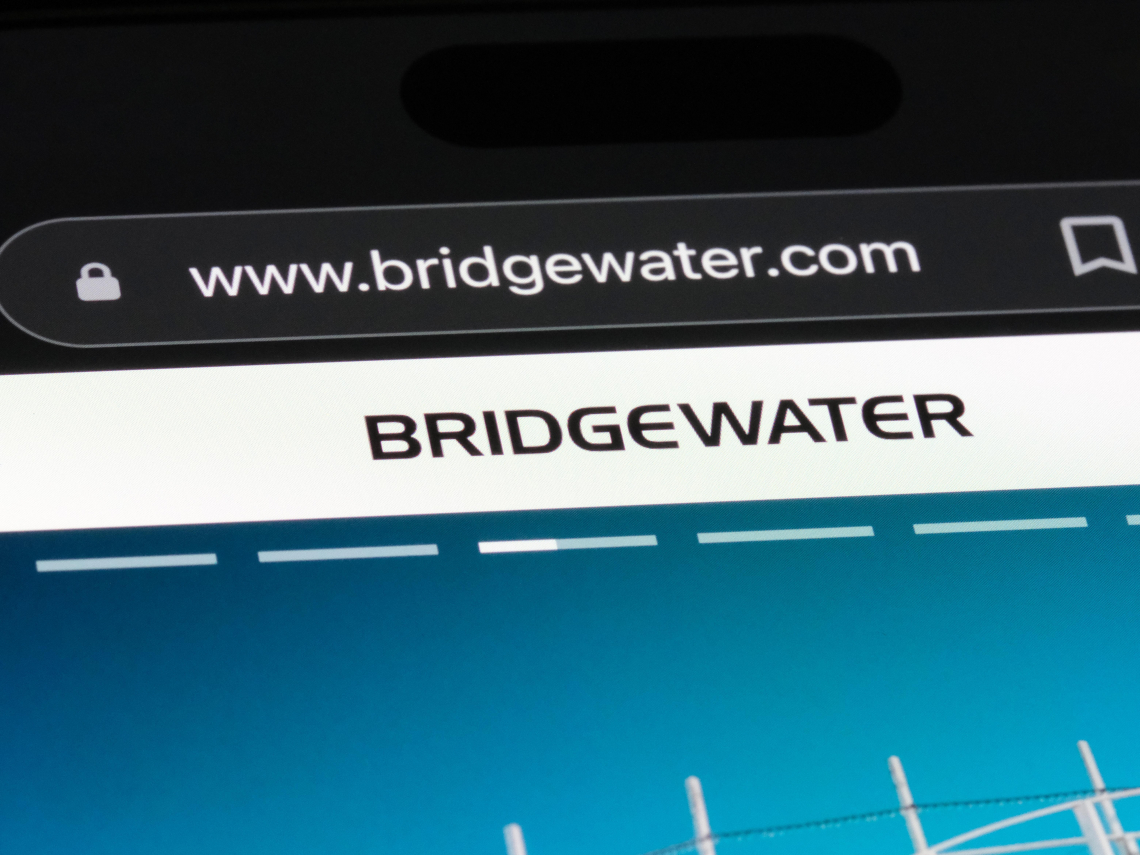 解析13F文件》橋水達里歐出清中概股！阿里巴巴、拼多多、百度全被砍，加碼輝達「晉升第三大持股」