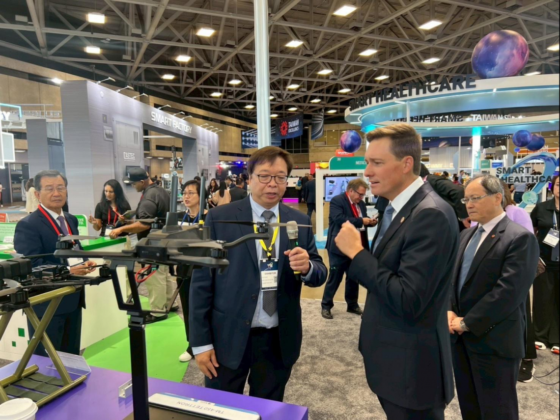 美國台灣形象展3天萬人朝聖、估創9600萬美元商機！奧克拉荷馬州副州長專程訪雷虎：將在台開辦事處