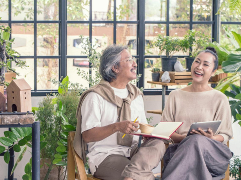 70歲開朗爺爺突失眠、不出門「到底怎麼了」？人生下半場必修3課題：如「煎牛排」階段適應