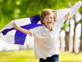 芬蘭孩子9歲才認字、11歲被「打分數」...人均GDP卻比台灣高！他教過天龍國與偏鄉小孩，揭4個共通問題