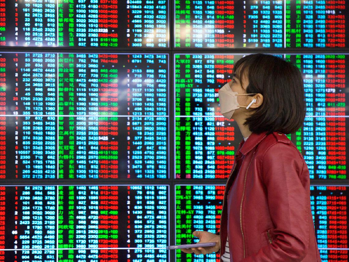 00918、00878還能抱？台股創高，高息ETF卻不漲！「這3檔」股市下殺你會感激沒賣掉「1公式越買越便宜」