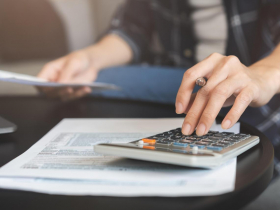 他手上股票突然被賣光，原來是稅務局出手！欠稅擺爛小心薪水、存款都被扣...真有困難怎麼辦？