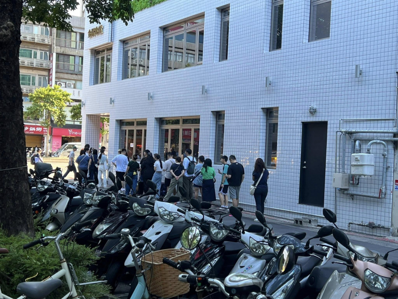 從韓國燒烤、甜甜圈品牌到飯糰店都有人在排隊！謝金河致敬排隊名店：餐廳好不好吃全看人氣