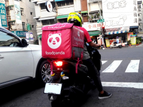 50歲存款才200萬怎麼退休？股魚曝「年賺8％的中年致富公式」：利用勞保一次領這樣做，65歲滾出1600萬