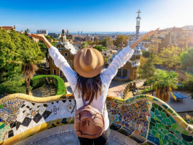 她25歲旅行22國，還能存下200萬！不買名牌、不點外送、連車子冷氣濾芯都自己換...7個「超省錢」習慣