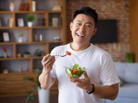 以前加班到天亮，現在熬個夜肝就吶喊！男性50後易怒、焦慮是「更年期」...醫3招緩解：這3食物要多吃