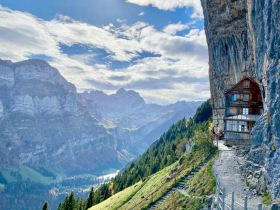 瑞士懸崖餐廳、秘境法羅群島，還有西班牙朝聖之路…10天跑5國不流行了！這9個歐洲主題行程超搶手