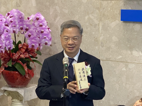 接棒郭智輝！龔明鑫「回娘家」再掌經濟部，首度表態核能議題 ... 卓榮泰贈畢業禮物「八字期許」寫啥？