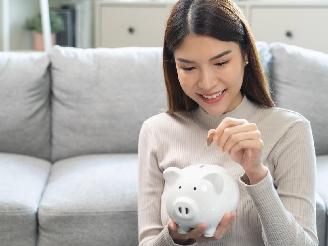 台股基金10年平均報酬率212％，ETF只有132％！33K小資妹如何靠3檔基金，2年多存下100萬？算給你看