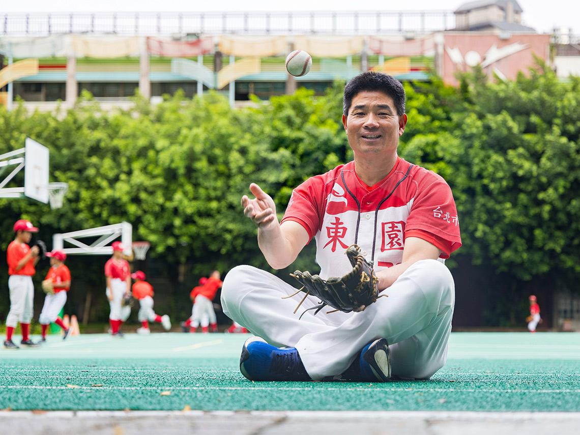 東園少棒威廉波特奪冠！要求品格、不准學生邊走邊吹口哨...鐵腕教頭賴敏男這樣帶出冠軍隊 