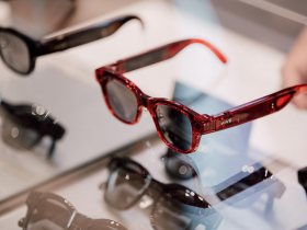 宏達電股價14天漲7成，AI眼鏡的新鮮度能支撐走到哪？Meta 800美元AR眼鏡來襲，戰場有多大