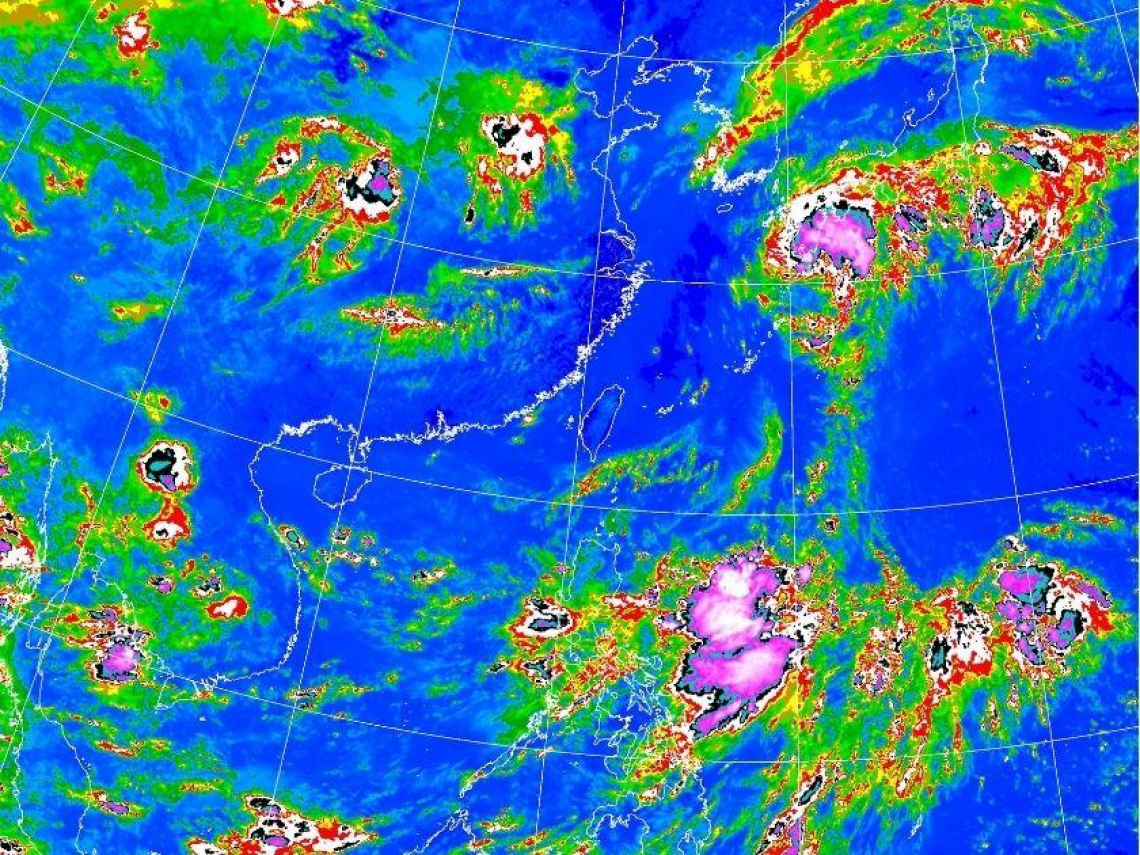 天氣／颱風琵琶直奔日本…熱帶擾動又來，變颱風襲台機率多大？午後大雷雨狂炸到何時，10日預報先看