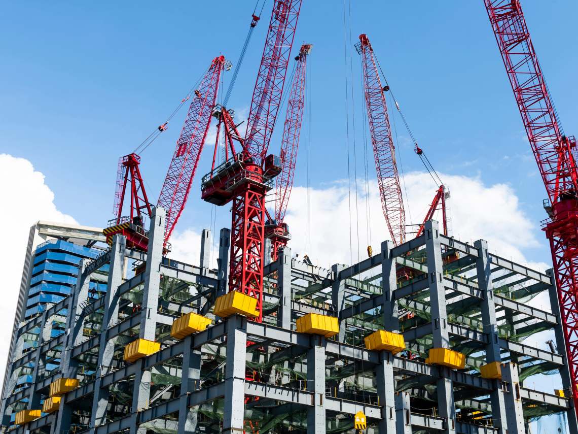 營建股開趴！新青安鬆綁上市17檔個股刷整排紅燈、網喊追老大哥興富發（2542），分析師幫踩剎車