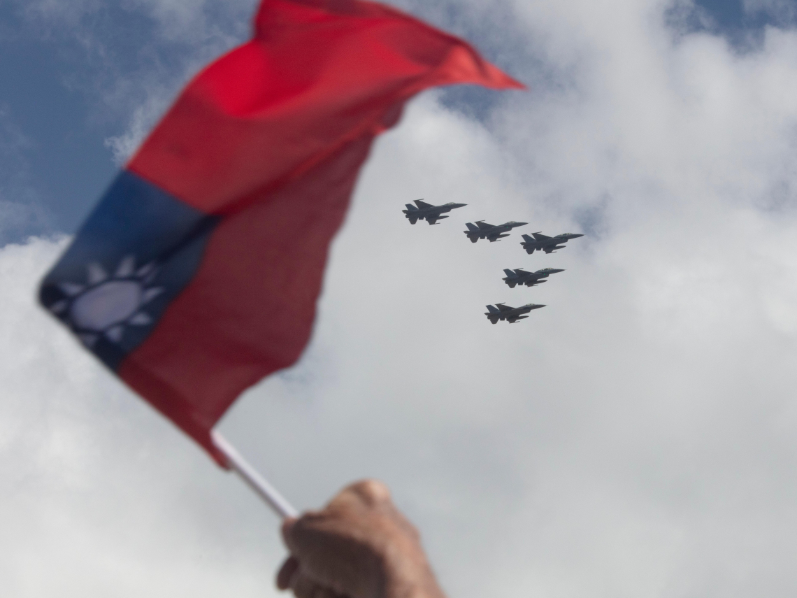 軍工雷虎(8033)再被點名！從金穹計畫到戰爭部…川普軍備賽引爆商機，蔡明彰揭「這3檔」先卡位