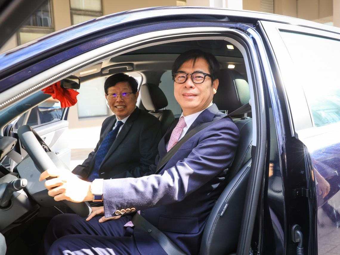 接棒郭台銘！劉揚偉帶領鴻海闖AI賽道 謝金河：下半年有機會再成長，市值劍指千億美元