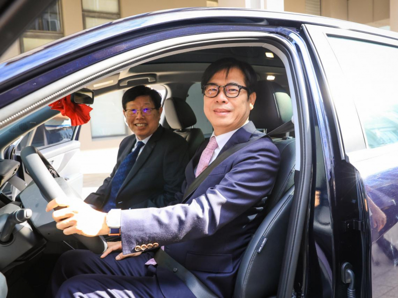 接棒郭台銘！劉揚偉帶領鴻海闖AI賽道 謝金河：下半年有機會再成長，市值劍指千億美元