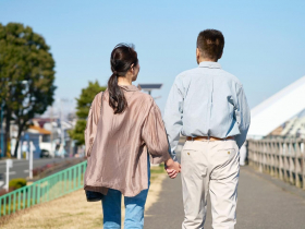 8旬翁「接小學孩子放學」迷途15小時，暖警助返家「真相藏洋蔥」：忘了子女長大，卻沒忘要接他們回家