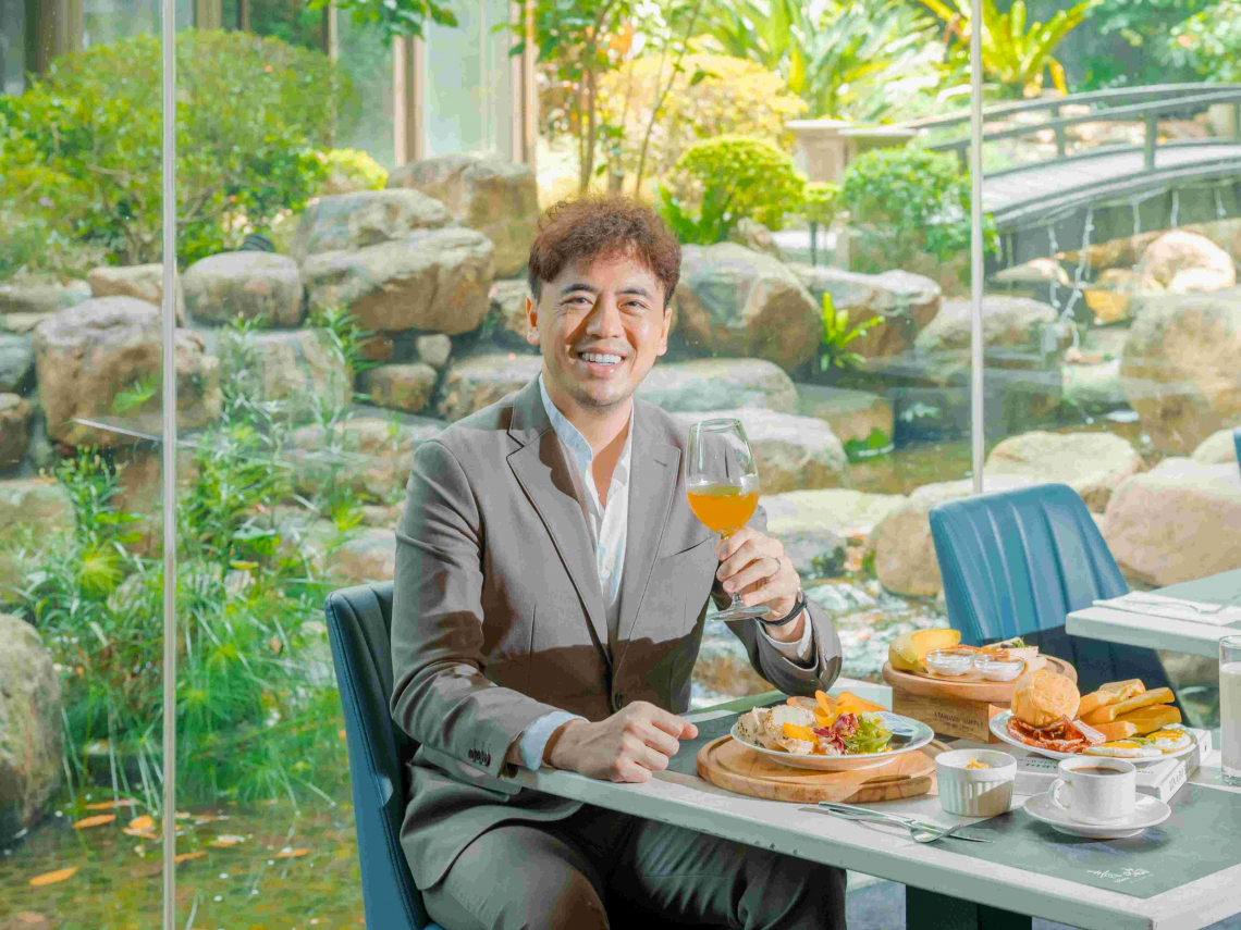 路易莎不只賣咖啡，青焰牛排成黑馬「將開15店」…董座黃銘賢：2026年重啟上櫃、赴美國開首店