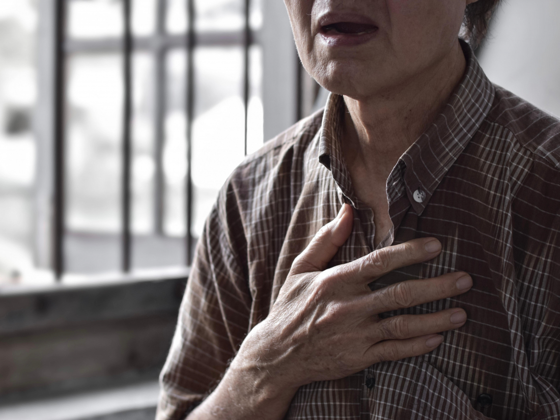 她60歲「肺結節」多到像滿天星！咳不停胸悶，原來上班環境害的...外食族每天也會接觸「它」怎辦？