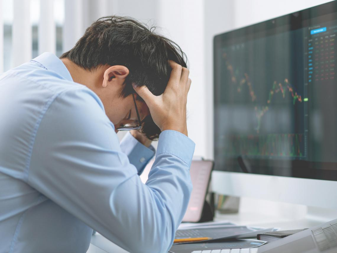 28年老牌塑膠鞋底廠關廠、資遣員工，昔日的鞋材股王股價210→5.47元，5.5萬股東悲喊怎解套