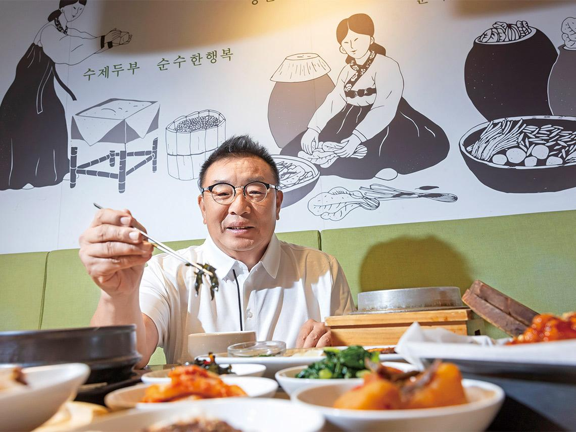 十一品牌遍布百貨美食街  同中求異創二十億營收  韓式餐飲霸主兩班家的品牌包圍術