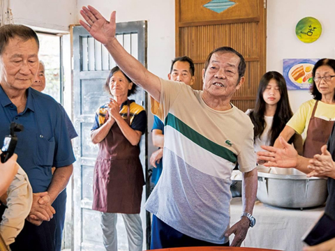 村民平均年齡超過75歲，颱風來「不靠人救」自己砍樹、30多位長輩擁急救證照：打造老又年輕的長壽聚落