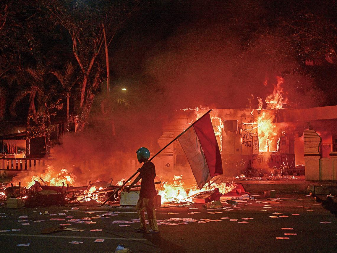 普拉伯沃面臨動搖國本的全國大暴動 印尼經濟染上「中國病」   找北京拿藥單