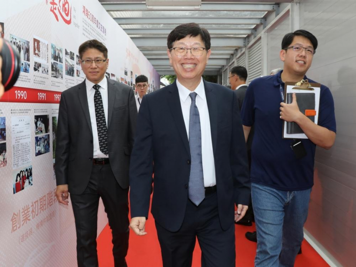 鴻海股價快奔220元、外資買超22萬張…甲骨文概念股的2317能漲到哪？原來未來有這大利多難忽視