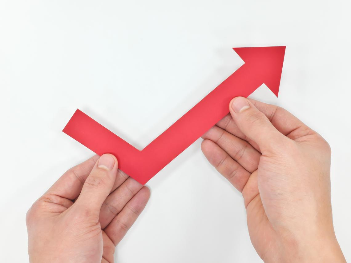 緯創(3231)、廣達(2382)...一張表看20檔「股價委屈股」！選股教練推薦這2檔：低檔很久了「底部超美」