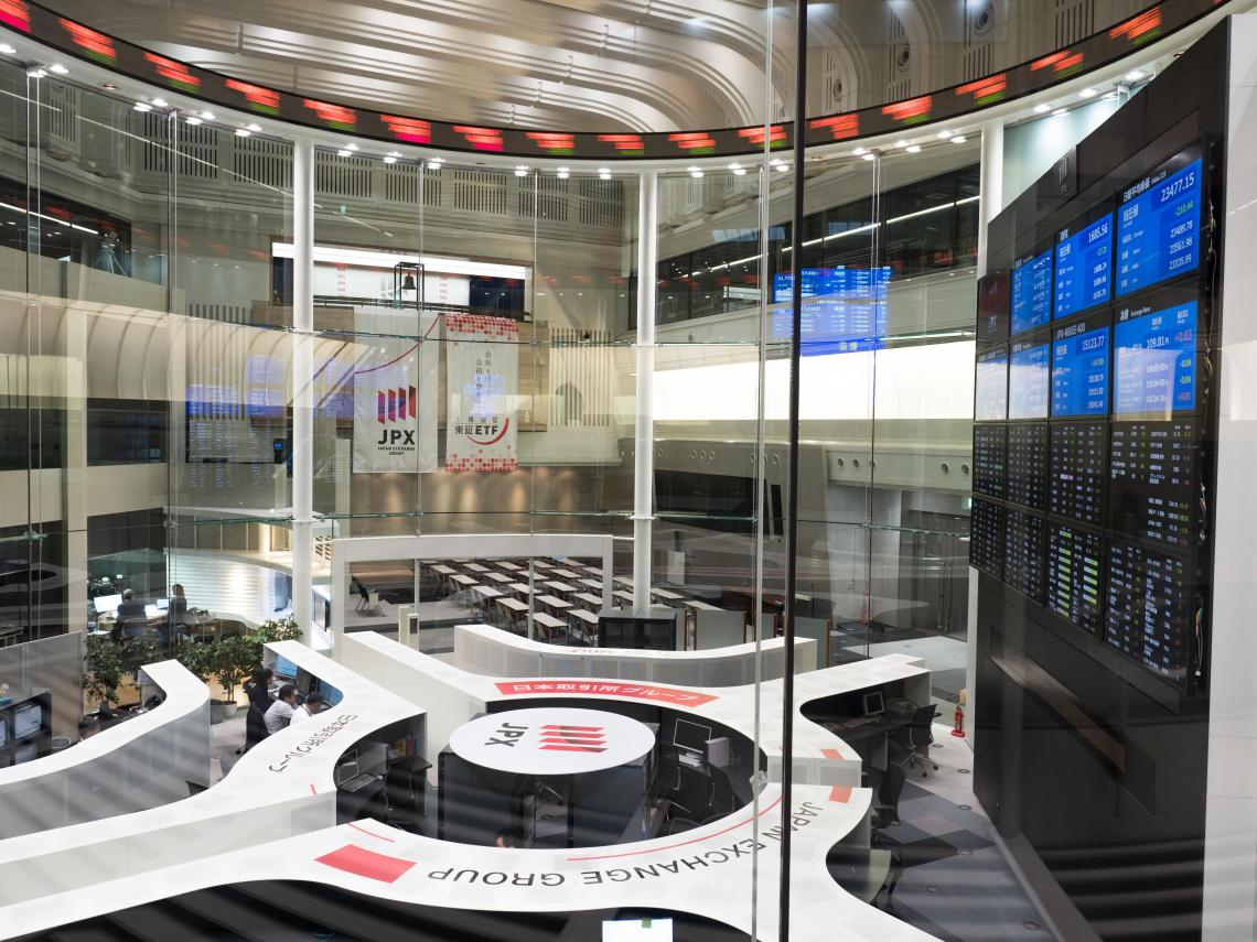 美下調日本汽車關稅至15%，日經指數漲破4萬5000點奔新高…巴隆「分析師喊買進」，多頭能走多久？