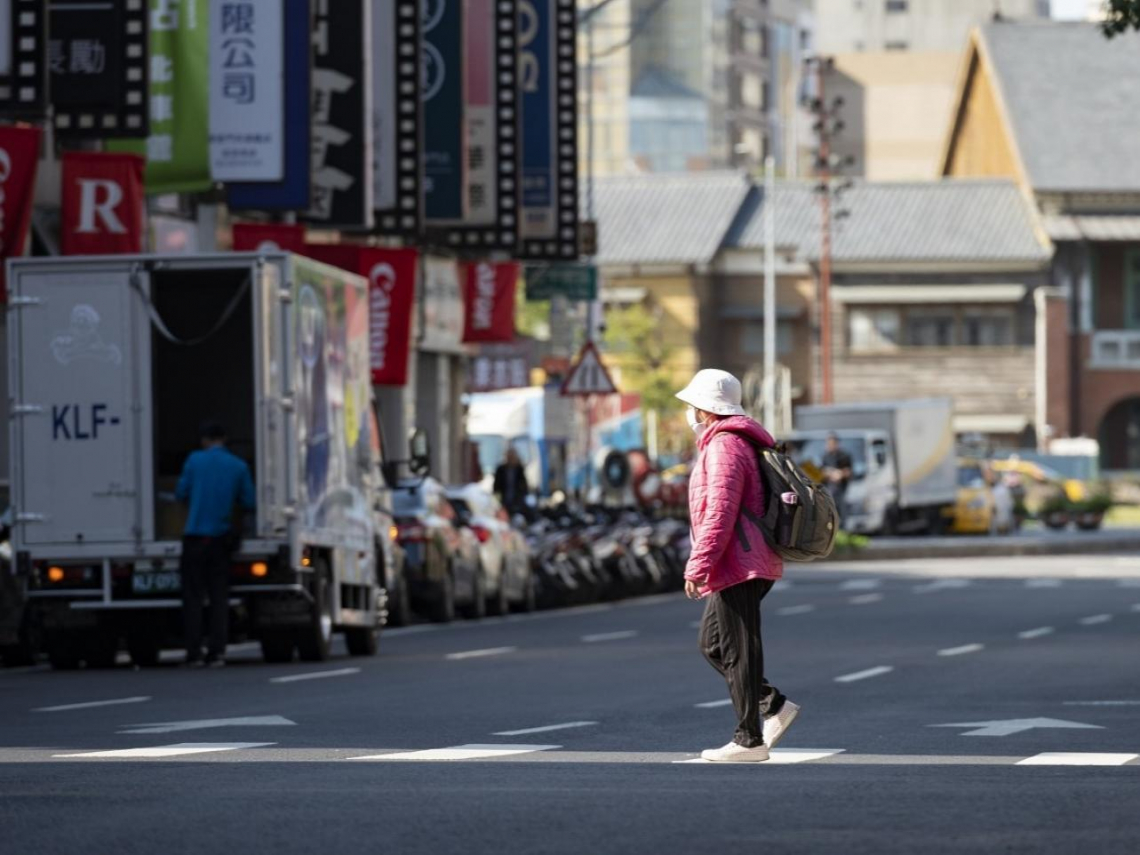 被魔神仔牽走？高雄嬤出門買菜，「從白天騎車到黑夜」迷航12小時…迷路是失智前兆？哪些方法防走失？