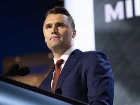 「柯克之死不是左右派問題」琥碧戈柏：意見不同該去投票非殺人！吉米金默痛心「能否1天有共識這很殘忍」