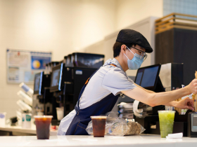 外送手搖飲不要點「去冰」，這2類飲料恐變細菌溫床！營養師：嚴重釀食物中毒…冷熱飲怎麼點才安全？