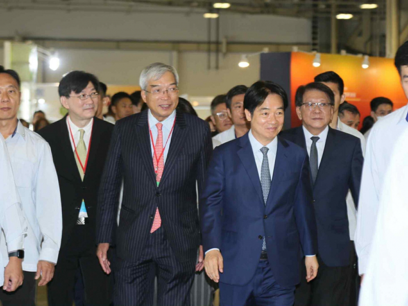 台灣超額儲蓄、銀行存款、股市新高…謝金河：把這些資金投入建設，「都更」將帶動更有感的內需產業