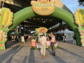 平常不逛街，「這邊」卻讓謝金河逛3遍！甘蔗、玉米、火龍果...小農巿集充滿台灣生命力