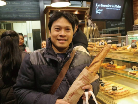 曾發誓不碰烘焙！麵包師傅之子如何從開店慘賠、月收2萬，7天開發出熱銷6萬顆的布丁麵包、營收3千萬？