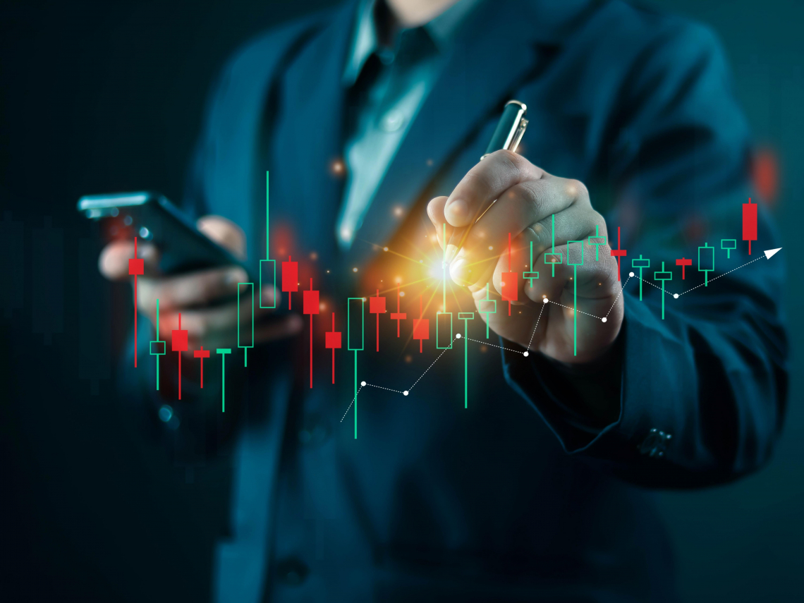 科技股漲翻天，傳產股暗垂淚，類股表現兩極化，郭恭克：市場仍保持戒心，台股整理後持續向上