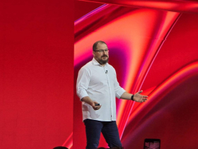 高通峰會直擊！執行長阿蒙：6G商用裝置最早2028年問世，AI代理人將改寫手機角色