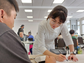 馬太鞍溪溢流釀14死！護理師搶第1報名醫療隊，醫療站還是她的婚宴場地：陪鄉親重回平安日常