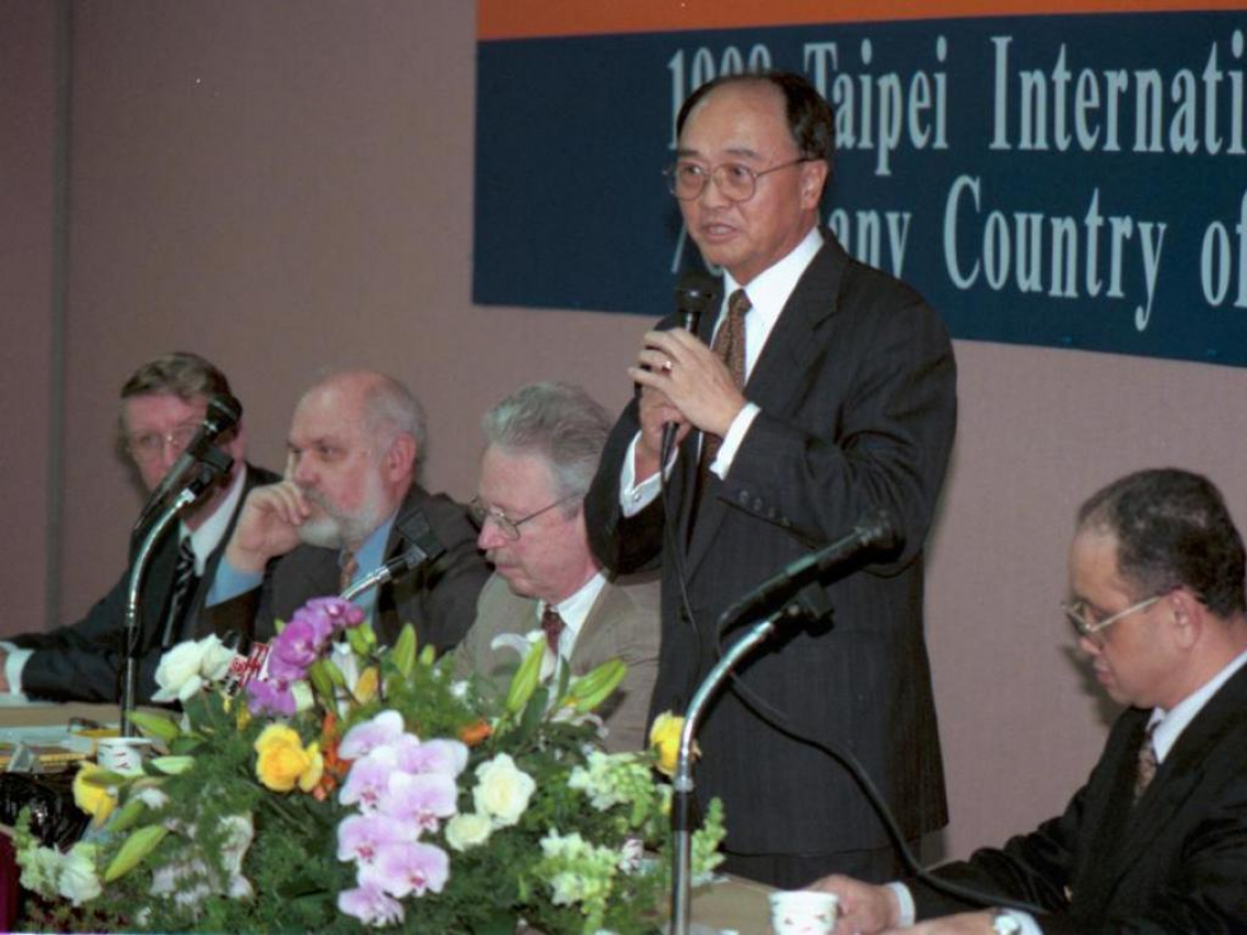 前外交部長程建人血癌病逝，享壽86歲…曾駐美駐歐被稱「外交實務教科書」！長者好發血癌如何治癒？