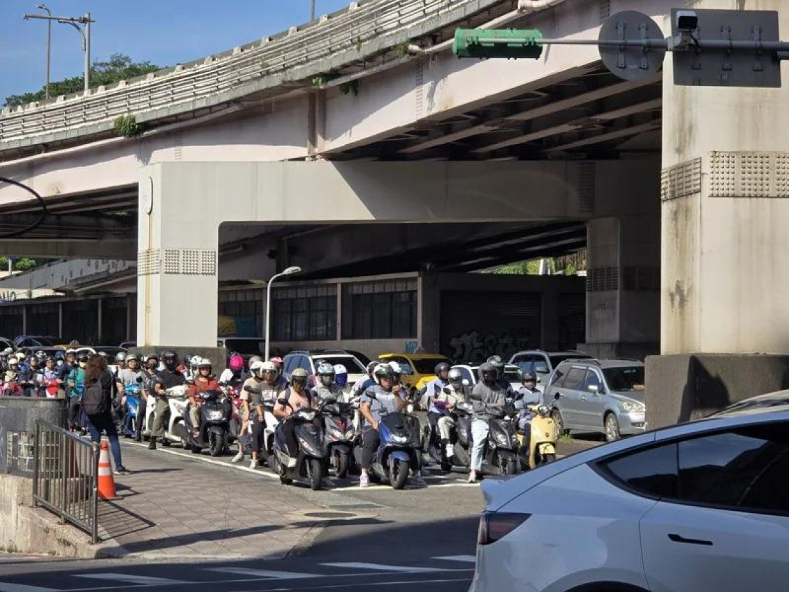 公館圓環拆了，通車首日網回報災情：6分鐘騎半小時「走都比較快」！卡關問題在哪？蔣萬安回應