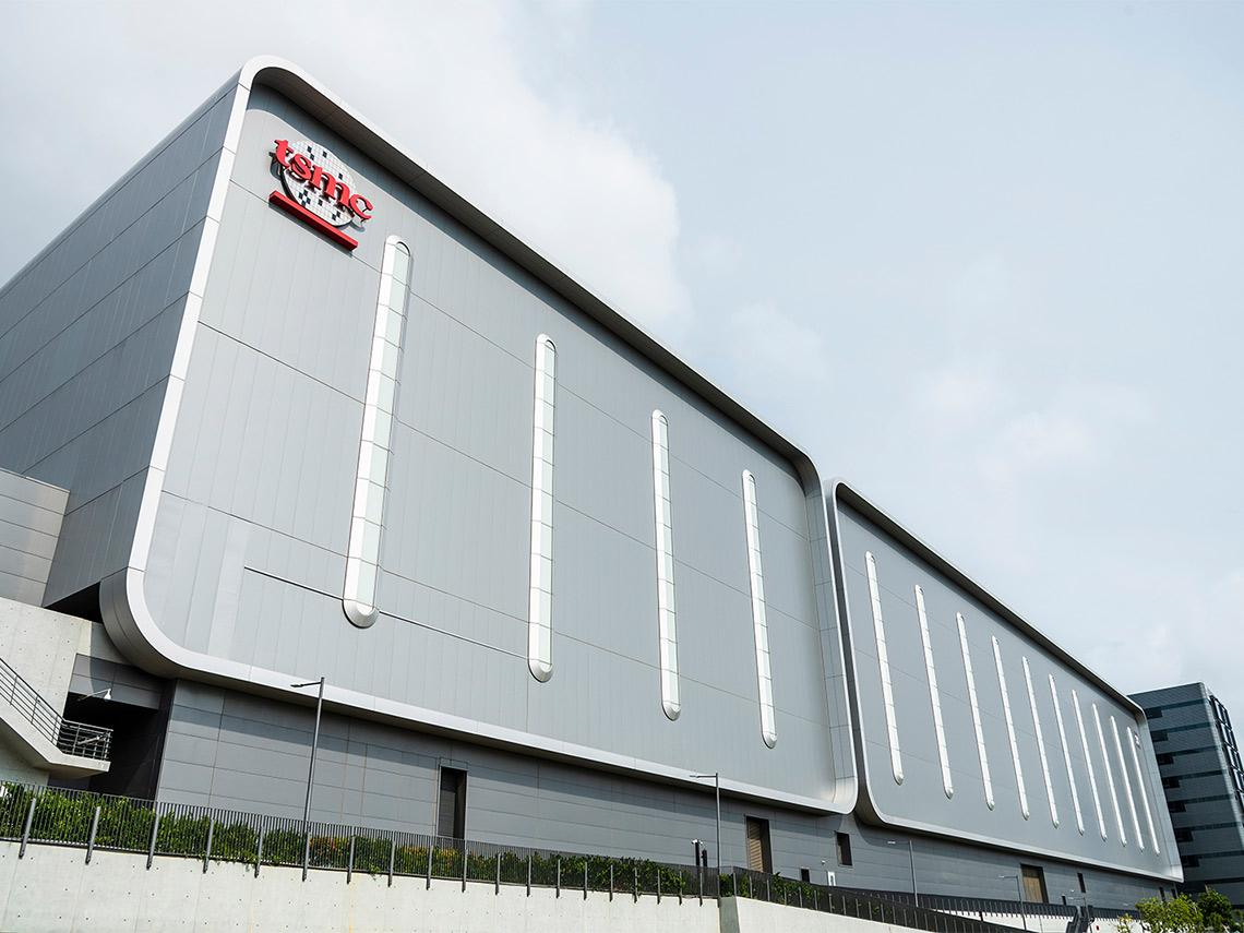 二奈米量產點火，半導體化工材料需求爆發！台積電衝化學品在地化，南寶、新應材...12檔特化股翻身