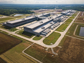 科技巨頭砸錢重押  折舊速度恐大於獲利 AI資料中心狂熱擴張  華爾街醞釀投資回報焦慮