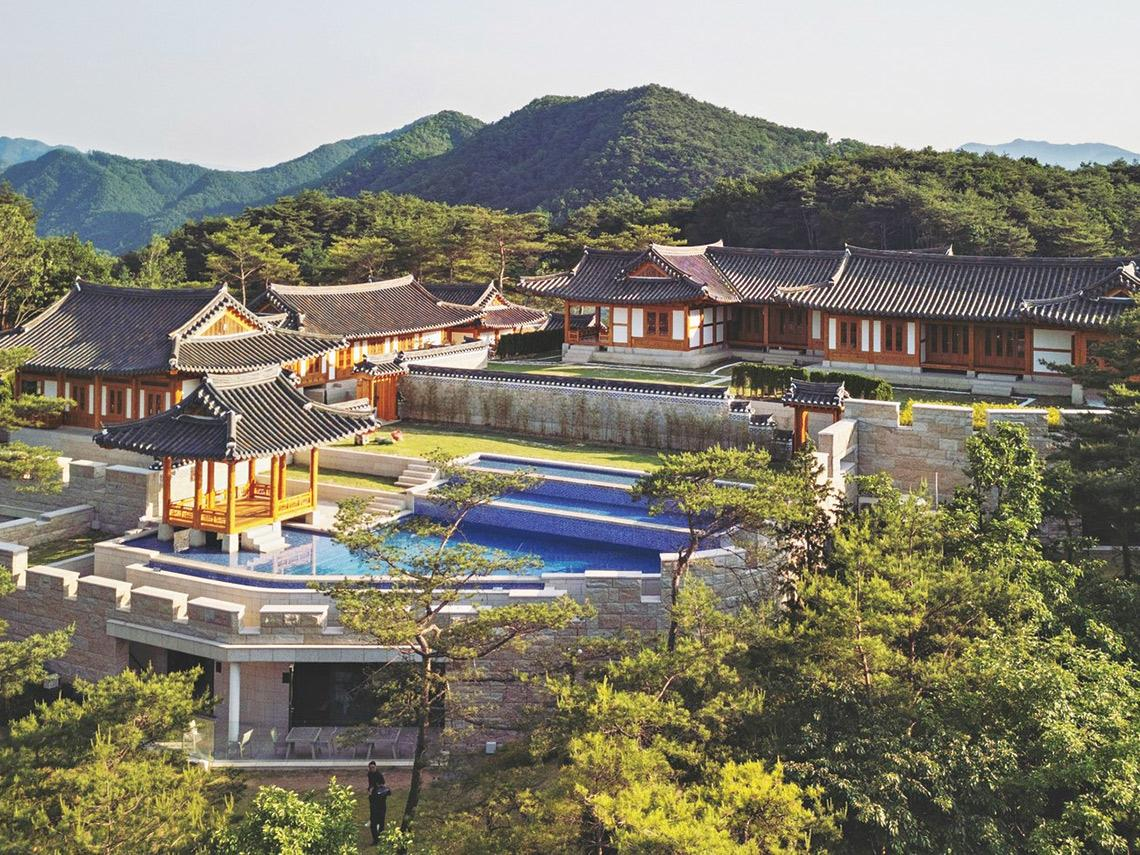 人氣韓劇、 動畫《Kpop獵魔女團》引爆入住潮 傳統建築走向高端化　頂級韓屋飯店成旅客新寵